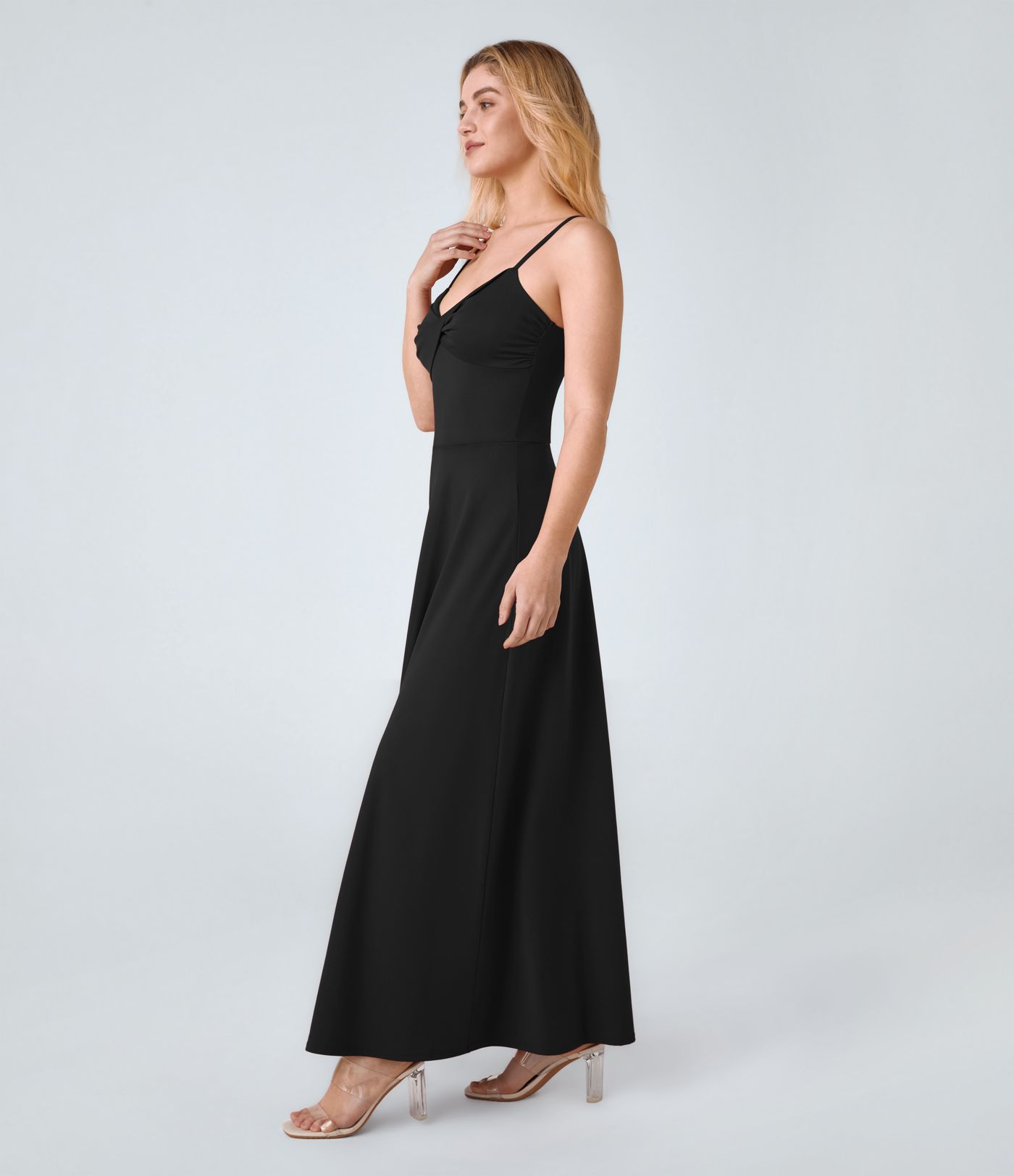 Rückenfreies, verdrehtes, fließendes Maxi-Slip-Resort-Kleid mit verstellbaren Trägern und U-Rücken