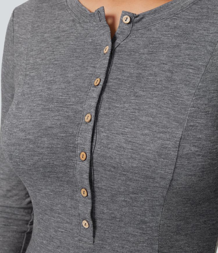 Vestido maxi acampanado de manga larga y cuello redondo con botones