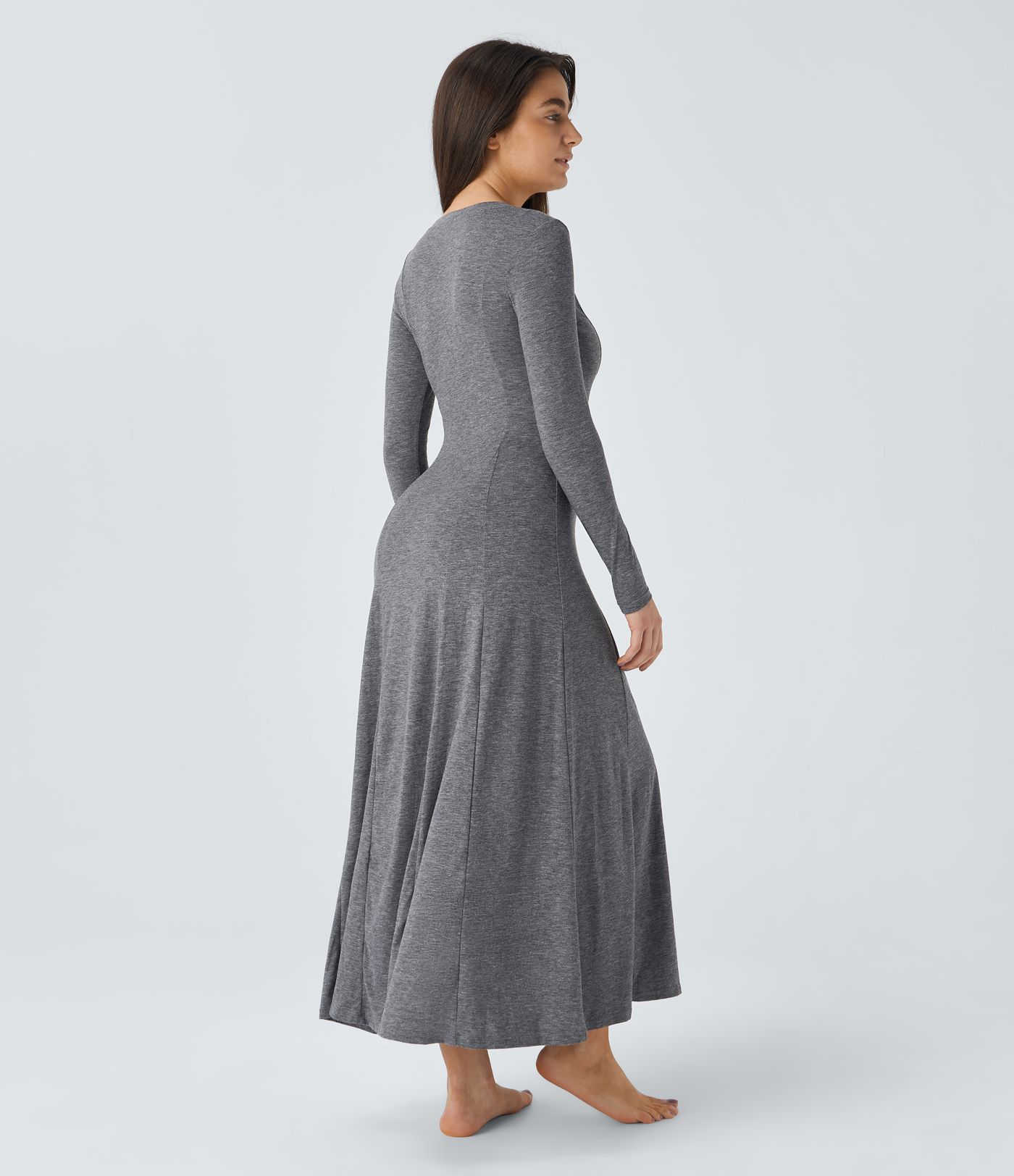 Langärmliges, ausgestelltes, lässiges Maxi-Kleid mit Rundhalsausschnitt und Knöpfen