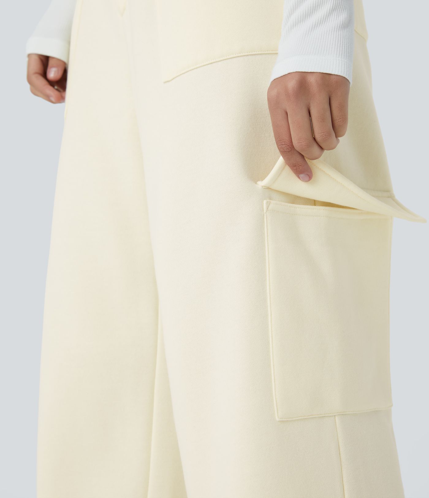 Pantalon cargo en polaire taille moyenne avec poches multiples