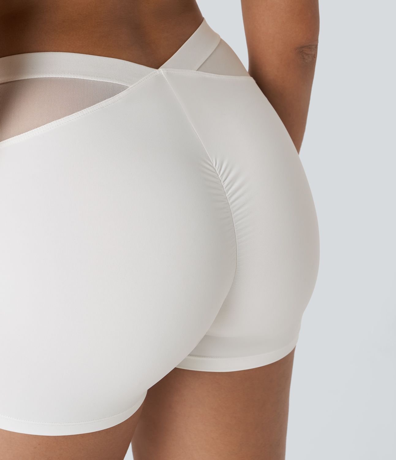 Pantalón corto motociclista fruncido malla contrastante tiro bajo V 7.5cm