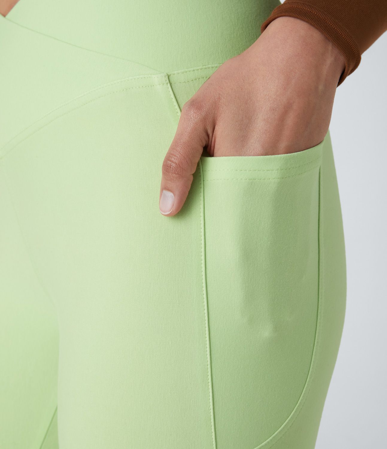 Halara Flex™ Jegging 7/8 Tricot Extensible Coloré à Taille Haute Croisée avec Poches Latérales