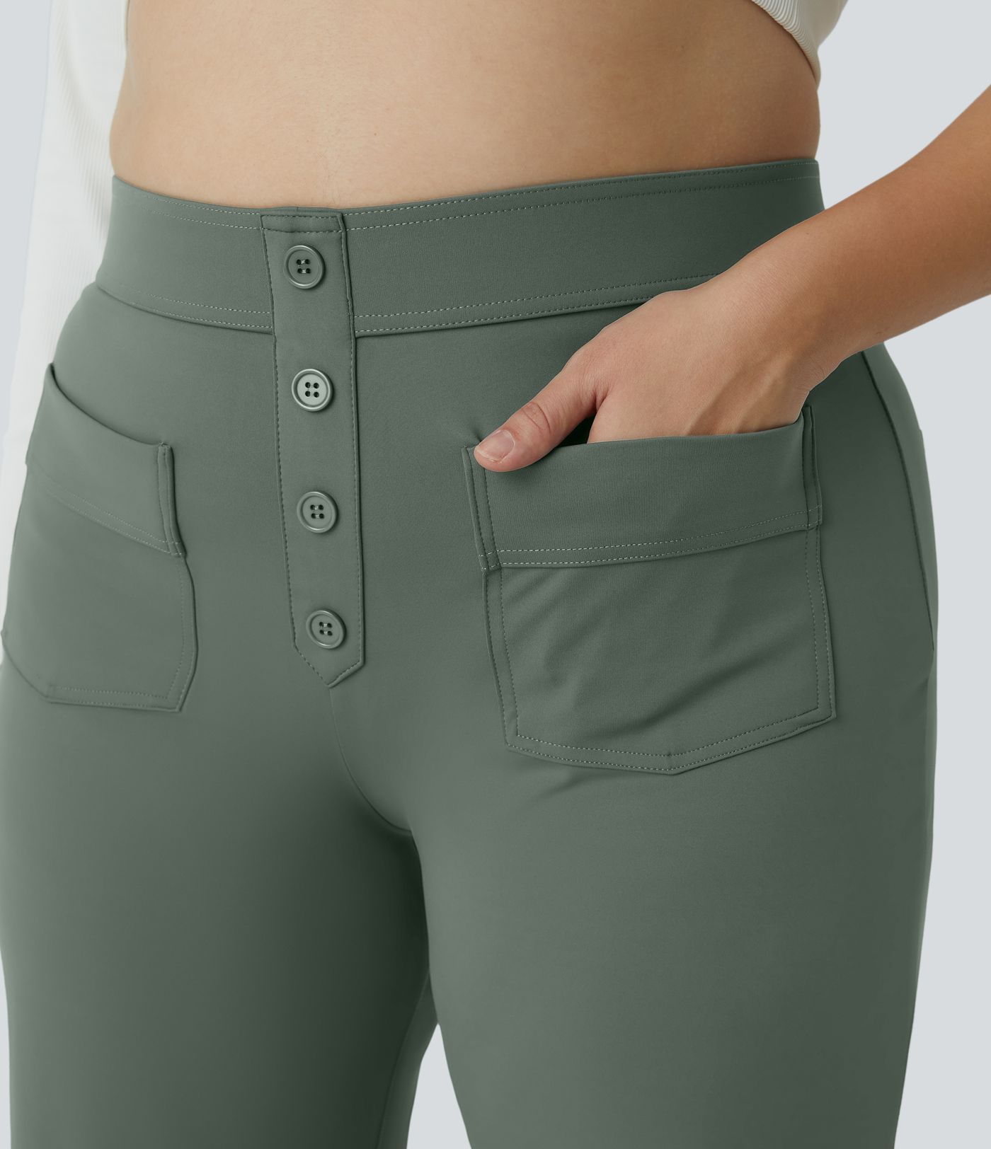 Pantalón tiro alto botón múltiple bolsillo pierna recta talla grande