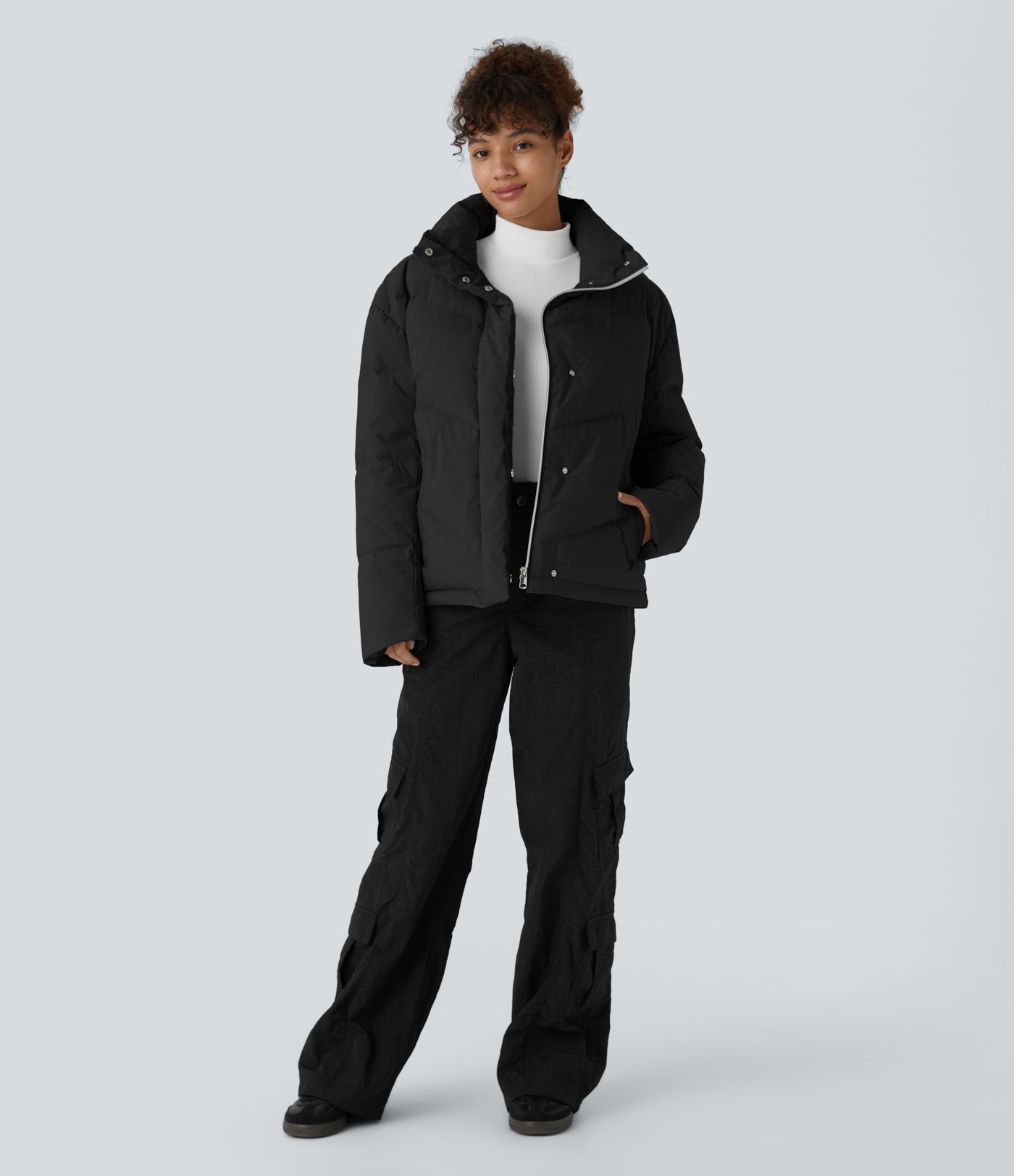 Lässige, wasserabweisende Puffer-Daunenjacke mit Trichterhals, Seitentaschen, Reißverschluss mit Druckknopf und Kordelzug am Saum