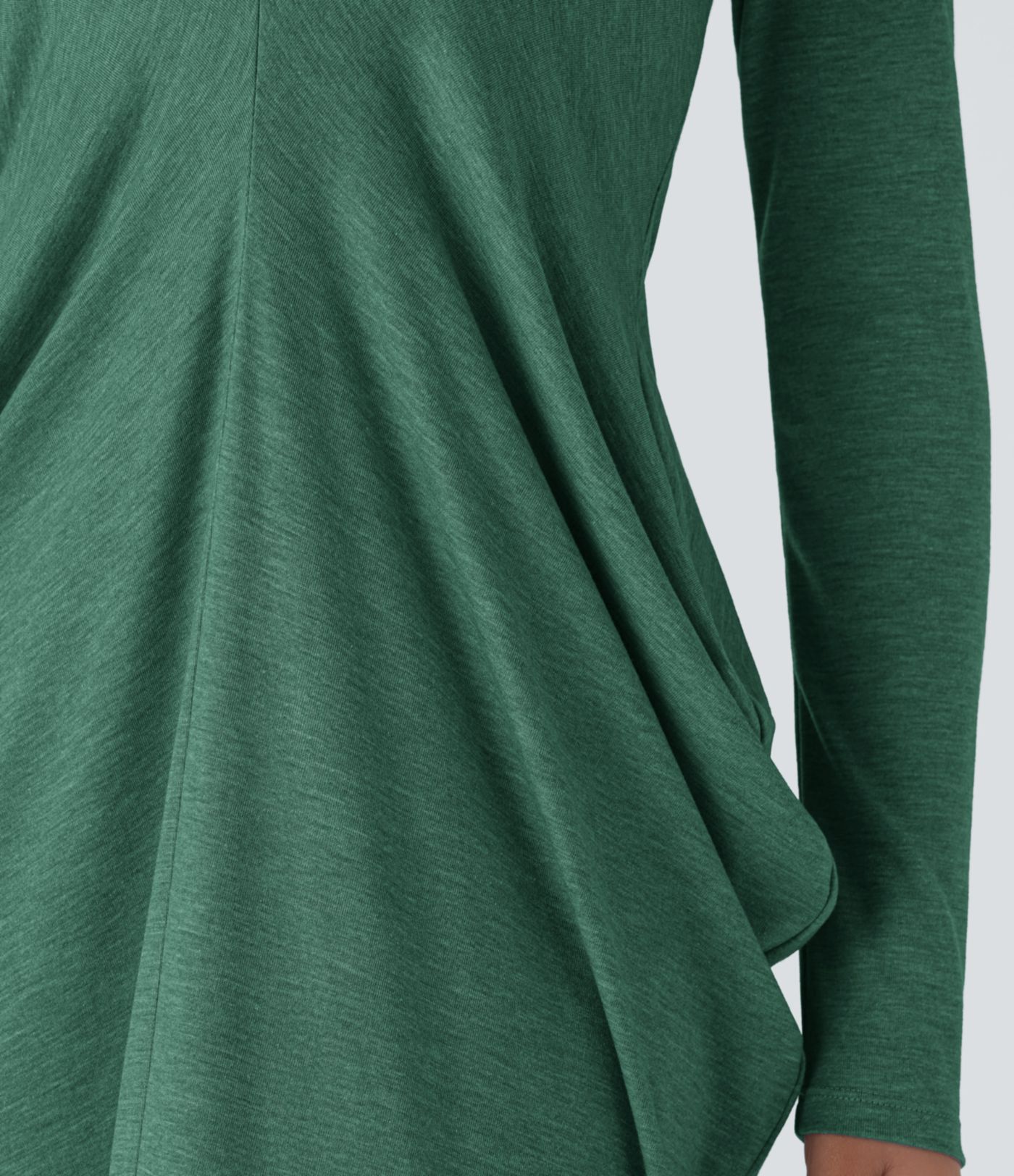 Maxi-Freizeitkleid mit tiefem V-Ausschnitt, langen Ärmeln und Rüschen