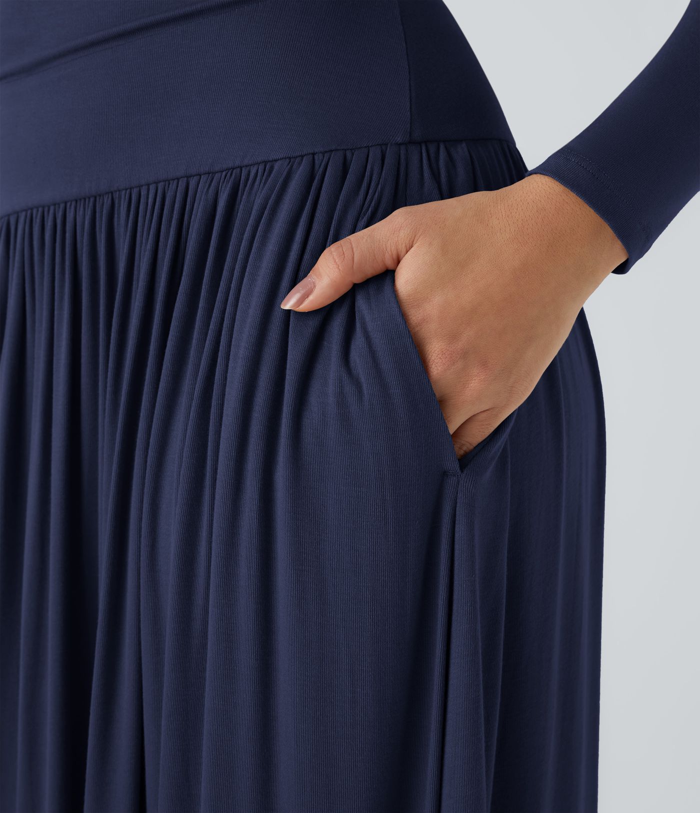 Geripptes Maxi-Kleid mit U-Boot-Ausschnitt und Taschen