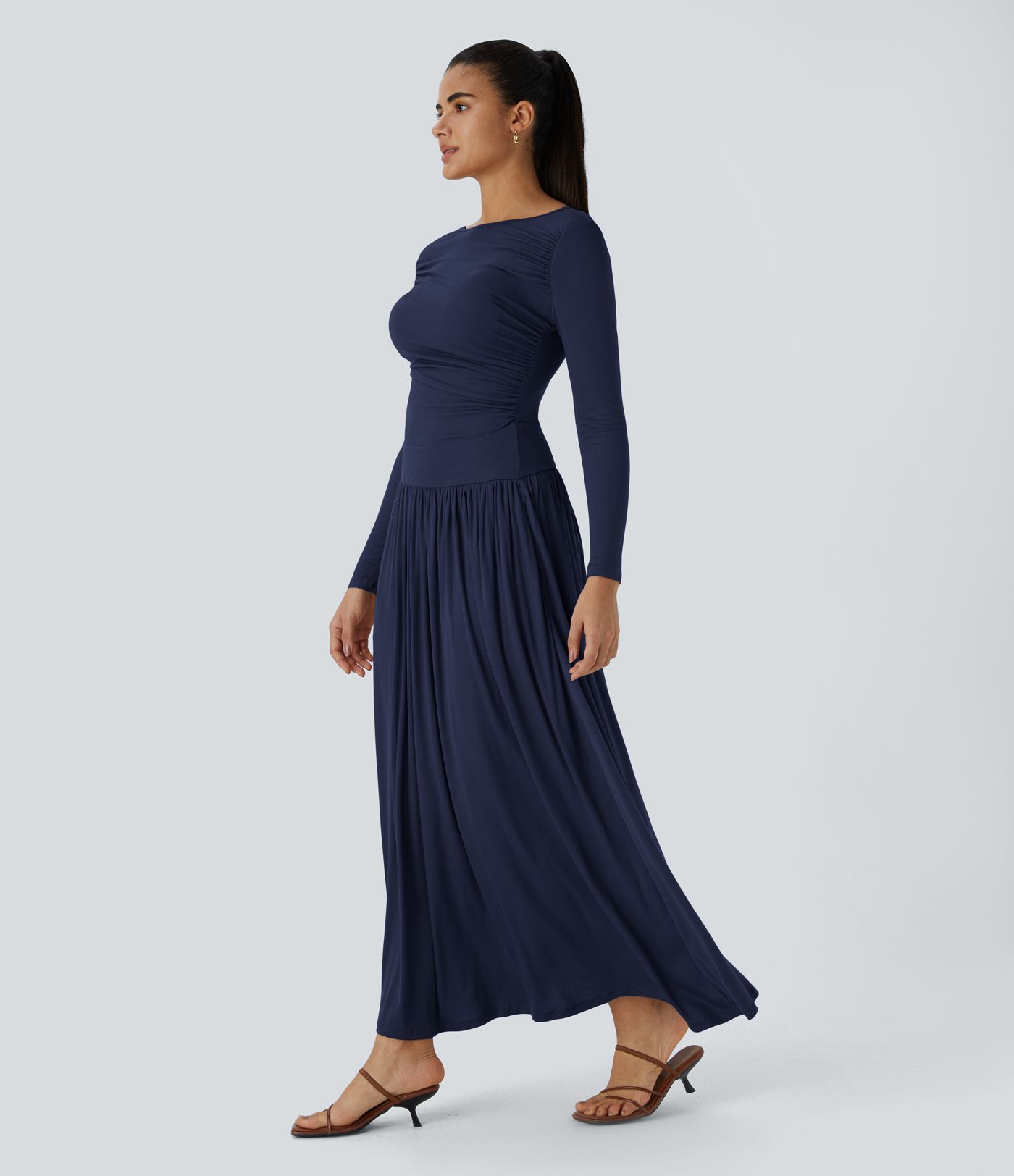 Geripptes Maxi-Kleid mit U-Boot-Ausschnitt und Taschen