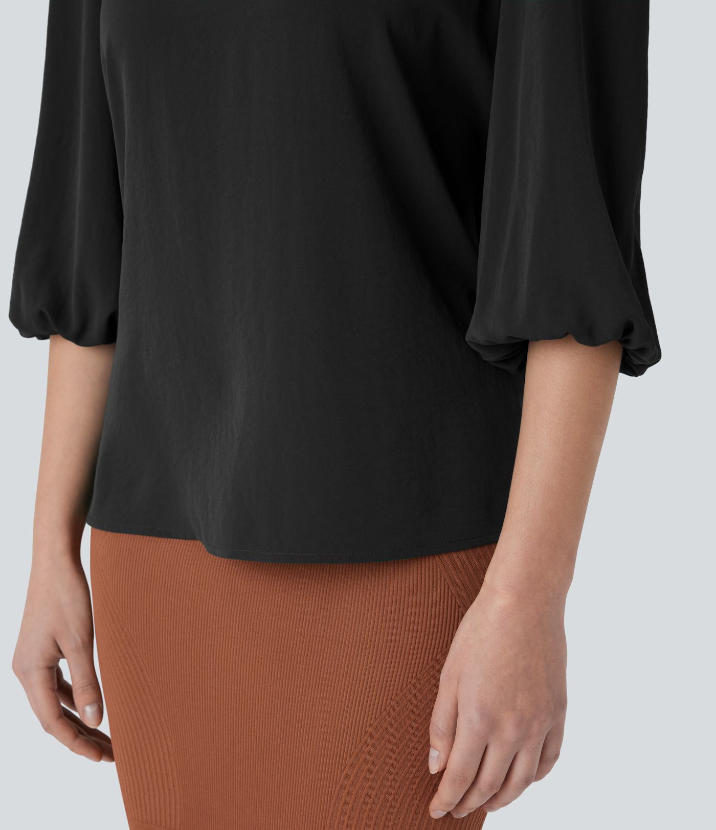 Blusa de trabajo de estilo lino con cuello barco, escote en la espalda y mangas de obispo