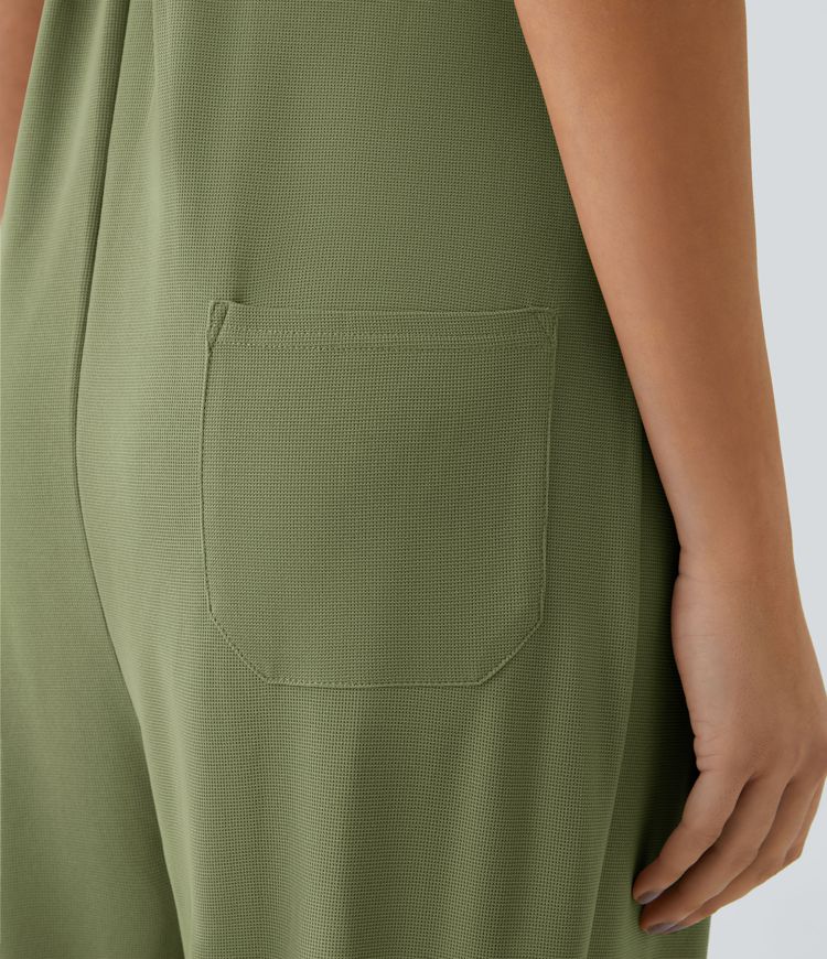 Jogger-Jumpsuit mit verstellbarem Gürtel und Knöpfen, mehreren Taschen und Waffelmuster