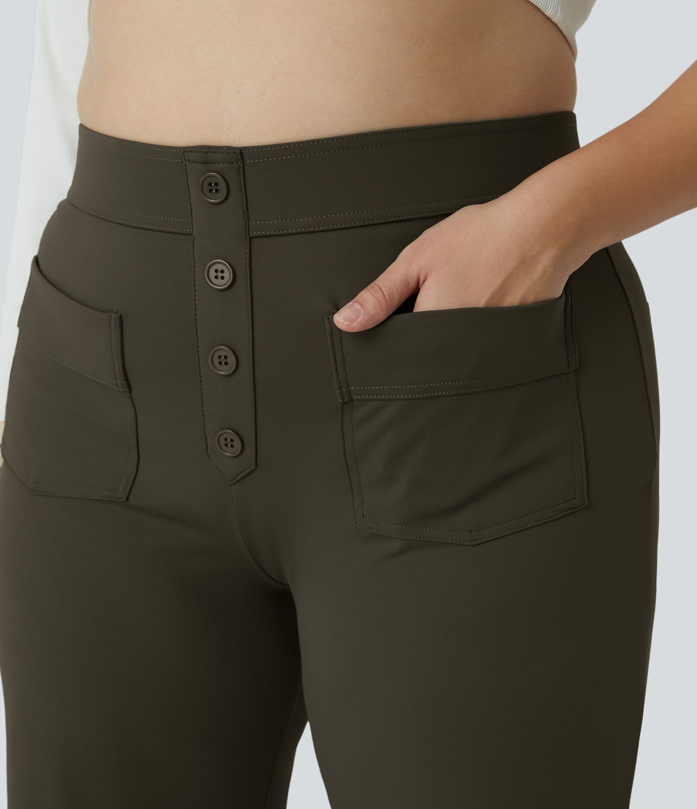 Pantalón tiro alto botón múltiple bolsillo pierna recta talla grande
