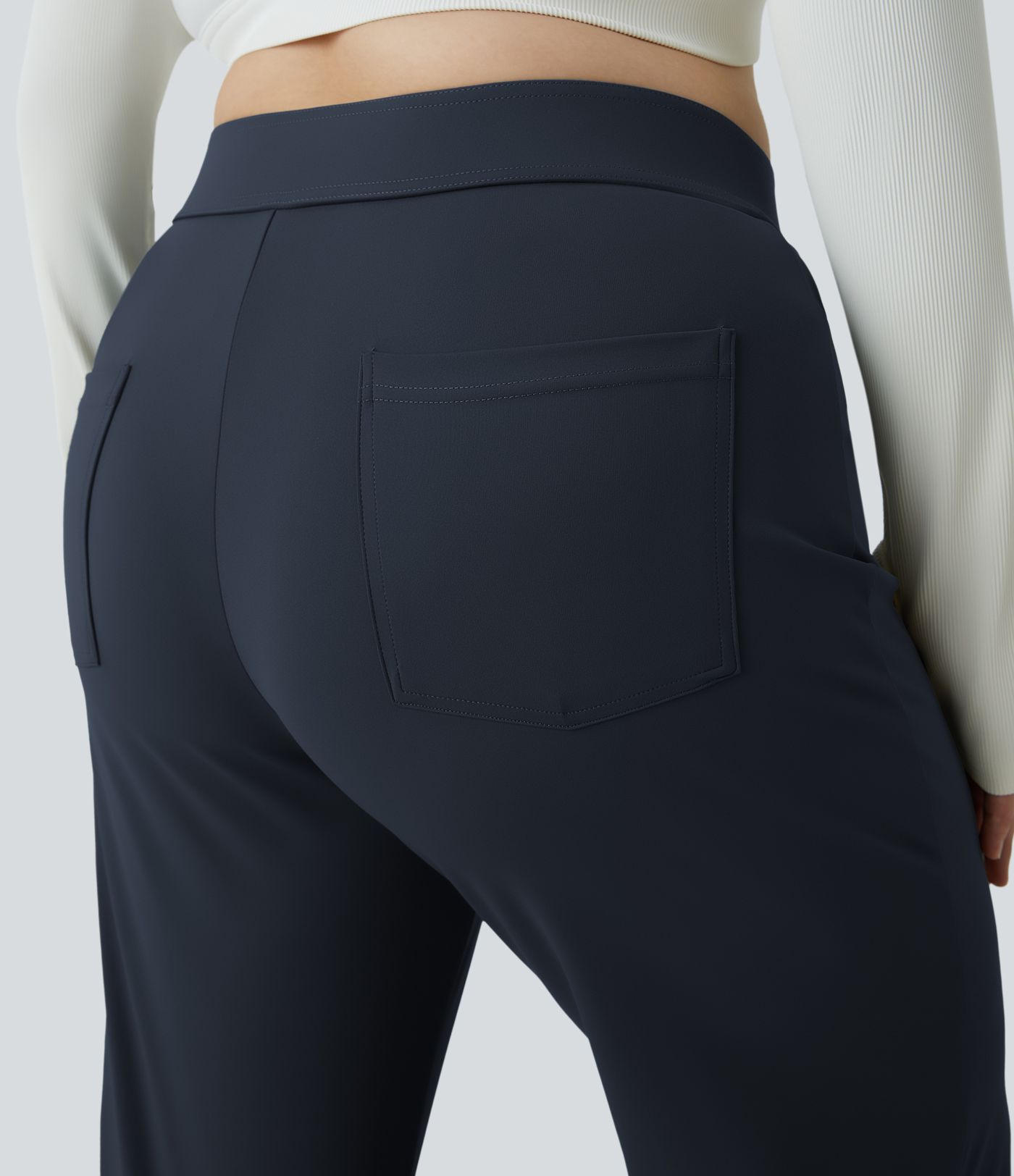 Pantalón tiro alto botón múltiple bolsillo pierna recta talla grande