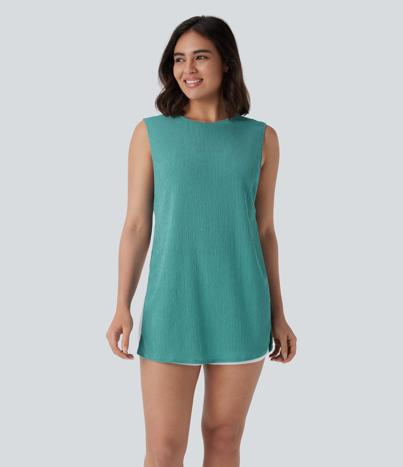 Camiseta sin mangas cuello redondo abertura alta resort