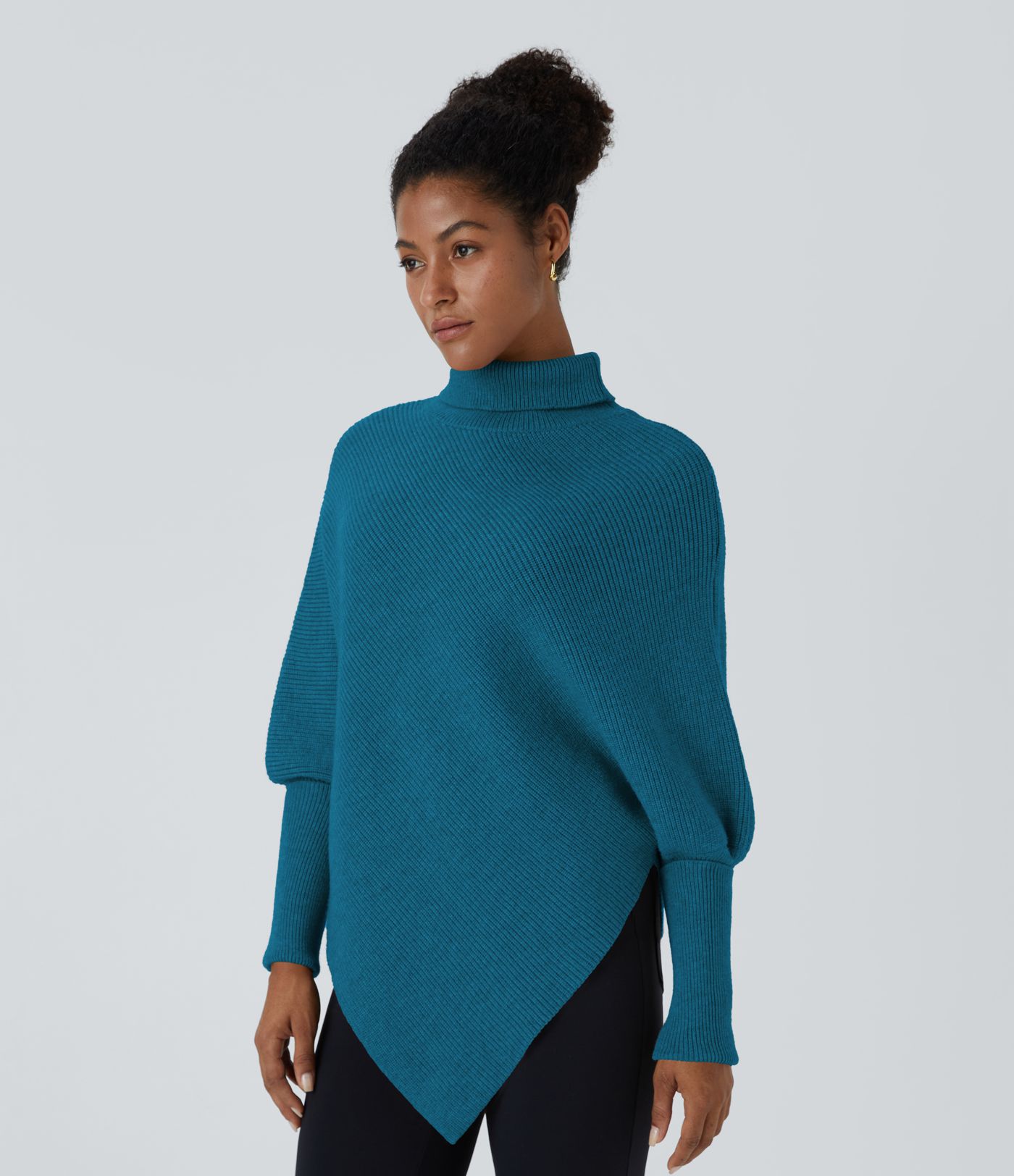 Radni džemper s visokim ovratnikom i dugim rukavima s asimetričnim rubom