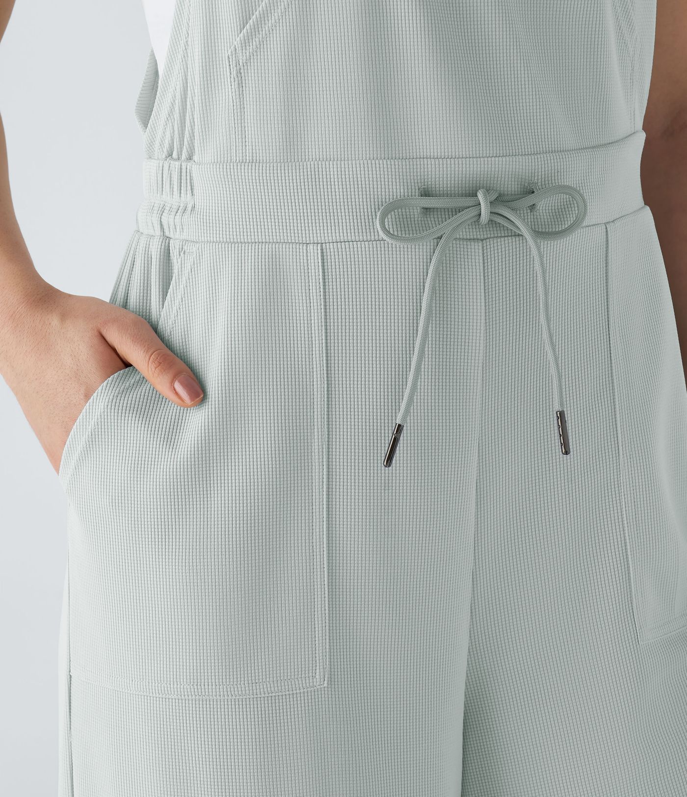 Lässige Latzhose mit Kapuze, verstellbaren Riemen, Kordelzug und mehreren Taschen