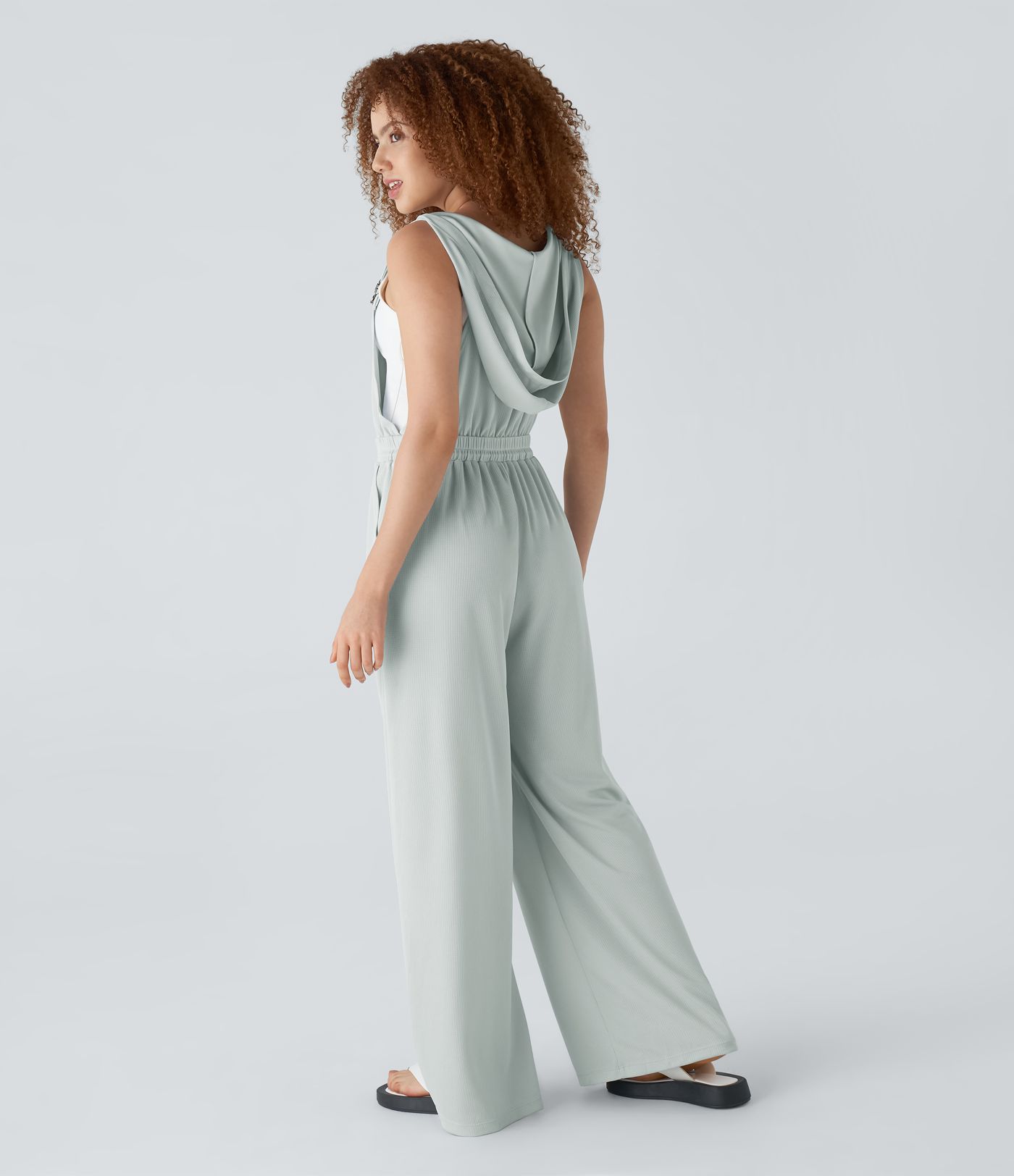 Lässige Latzhose mit Kapuze, verstellbaren Riemen, Kordelzug und mehreren Taschen