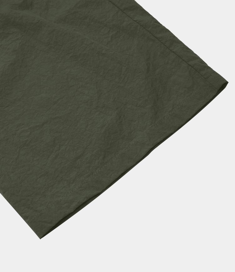 Pantalon cargo décontracté à taille moyenne, jambes larges, boutons, fermeture éclair et poches latérales