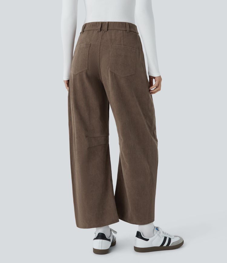 Pantalón pana hasta tobillo pierna ancha tiro medio botón cremallera múltiple bolsillo