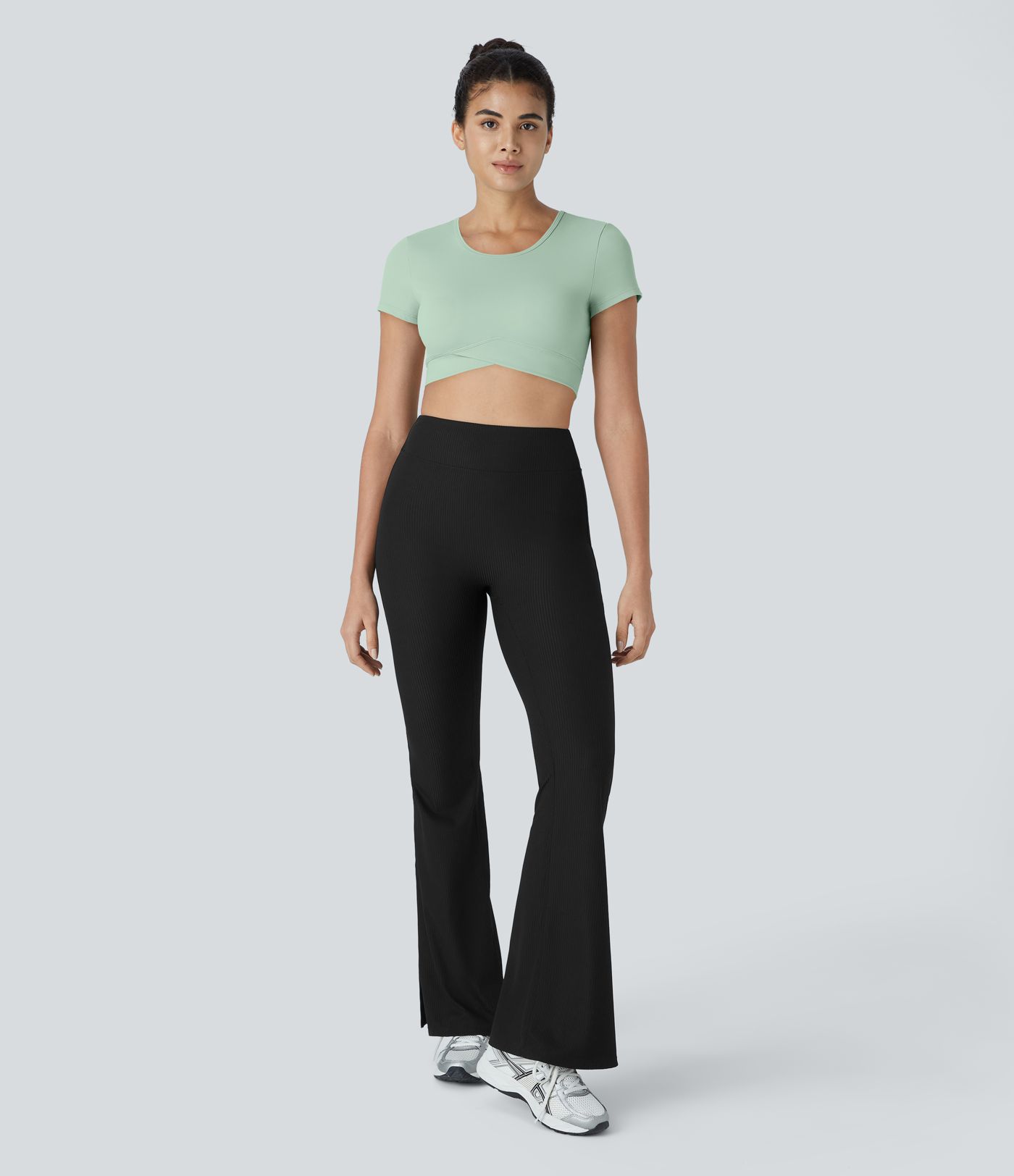 Top deportivo corto de felpa Softlyzero™ Plush con dobladillo cruzado