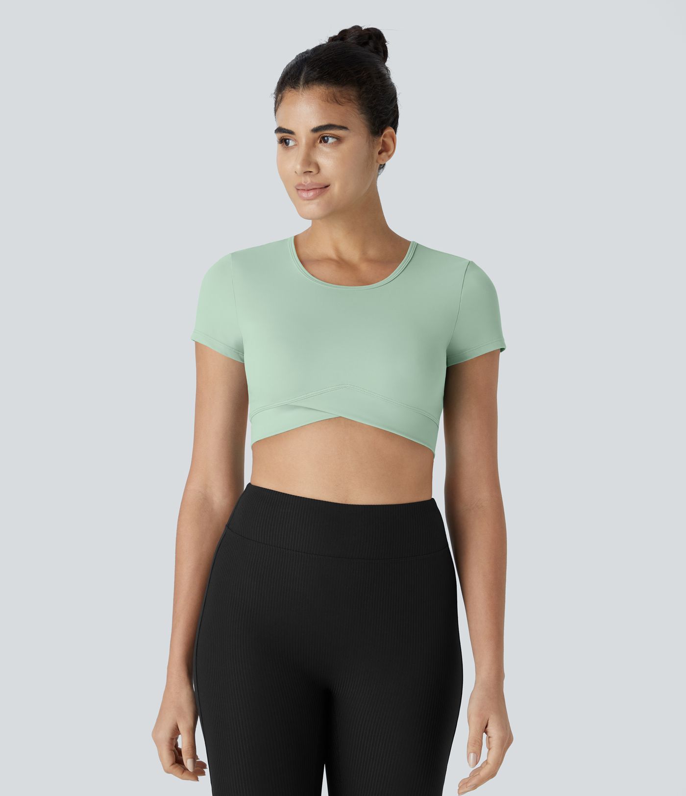 Top deportivo corto de felpa Softlyzero™ Plush con dobladillo cruzado