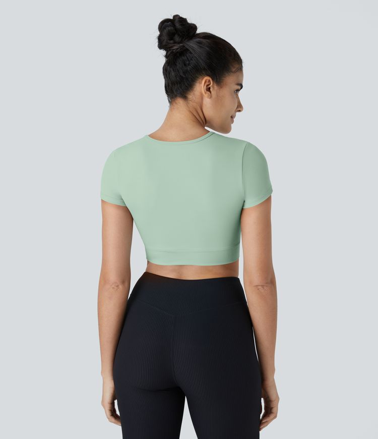 Top deportivo corto de felpa Softlyzero™ Plush con dobladillo cruzado