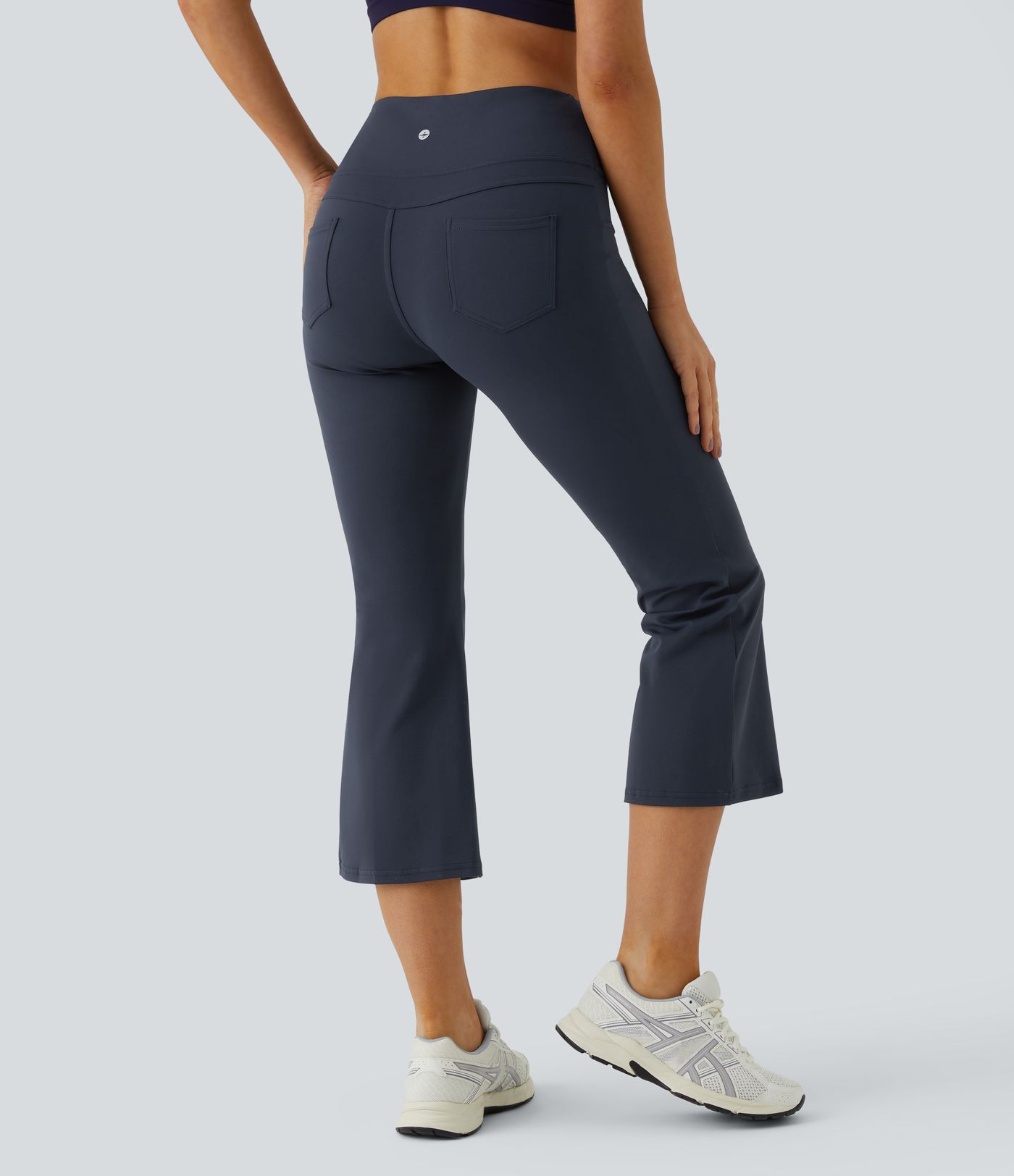 High-waisted back pocket capri flare yoga leggings