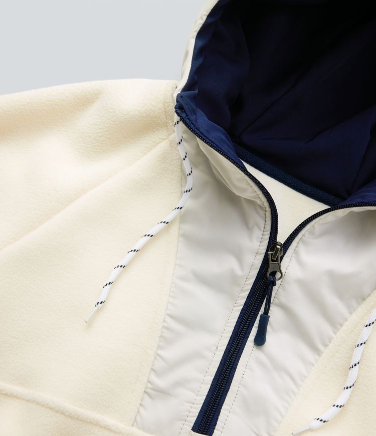 Veste de randonnée en polaire bicolore à capuche, demi-zip et poches latérales