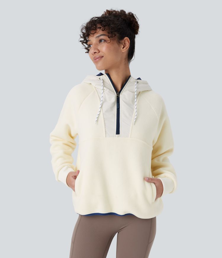 Veste de randonnée en polaire bicolore à capuche, demi-zip et poches latérales