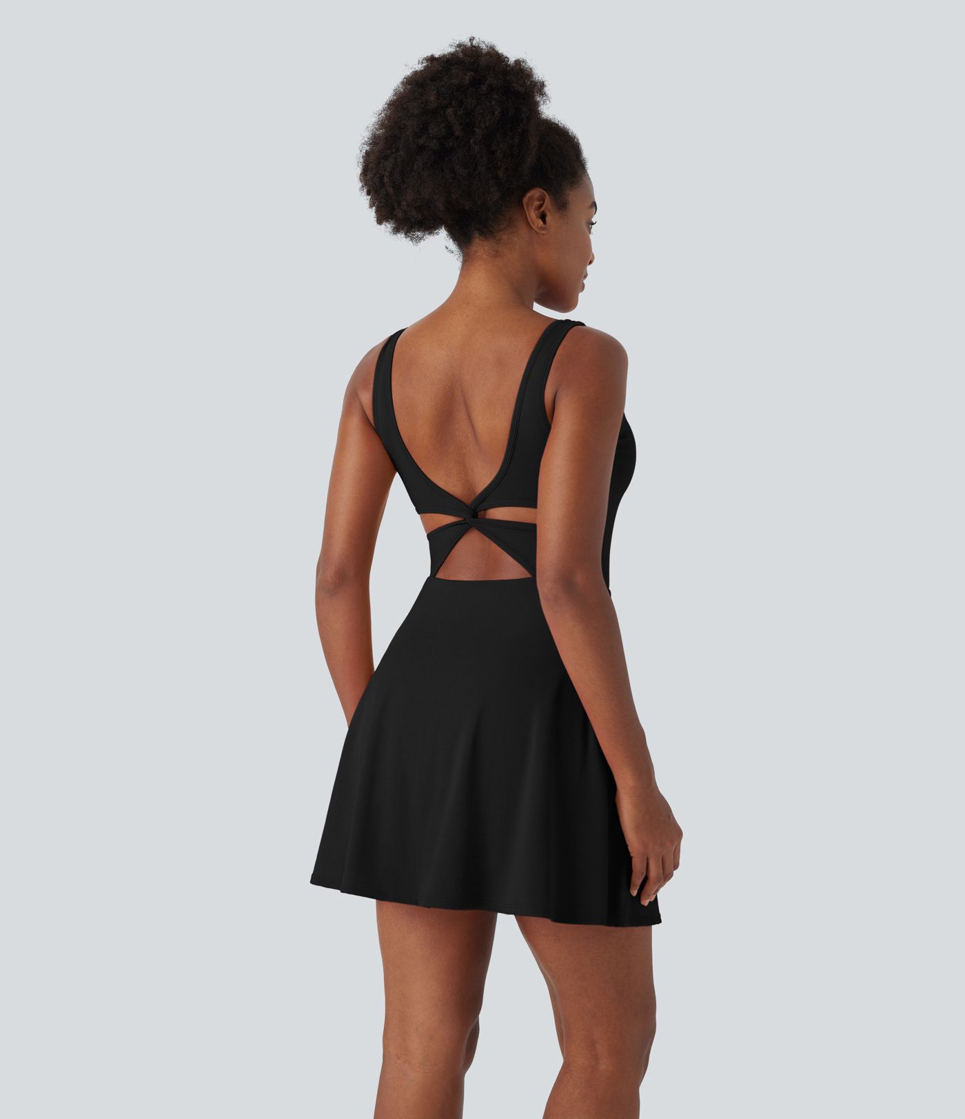 Softlyzero™ QuickDry - Ausgestelltes, gedrehtes, rückenfreies 2-in-1 Tennis-Aktivkleid mit Seitentasche und Cut-Out