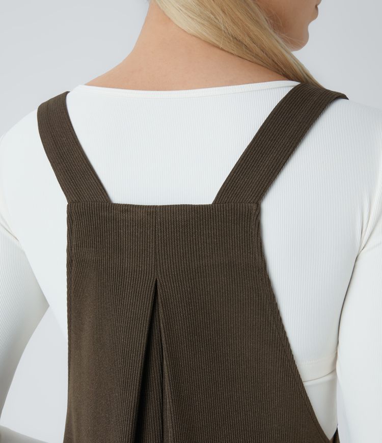 Ribbed bib Adjustable straps Multiple pockets Pleated casual overall