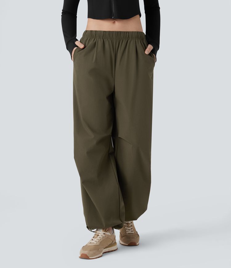 Pantalón entrenamiento holgado pierna ancha dobladillo ajustable bolsillo lateral cordón tiro bajo