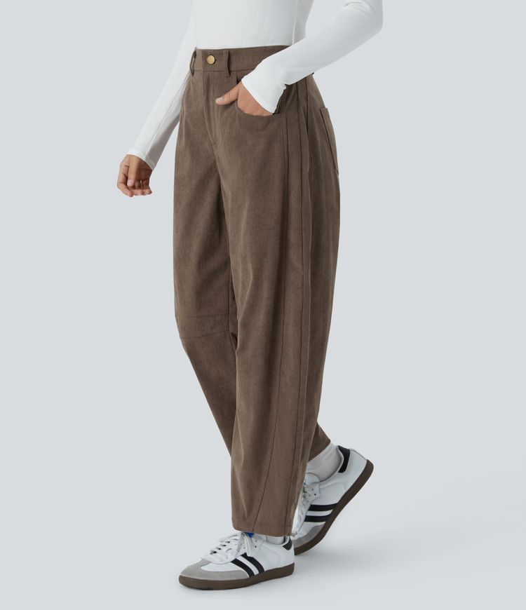 Pantalón pana hasta tobillo pierna ancha tiro medio botón cremallera múltiple bolsillo