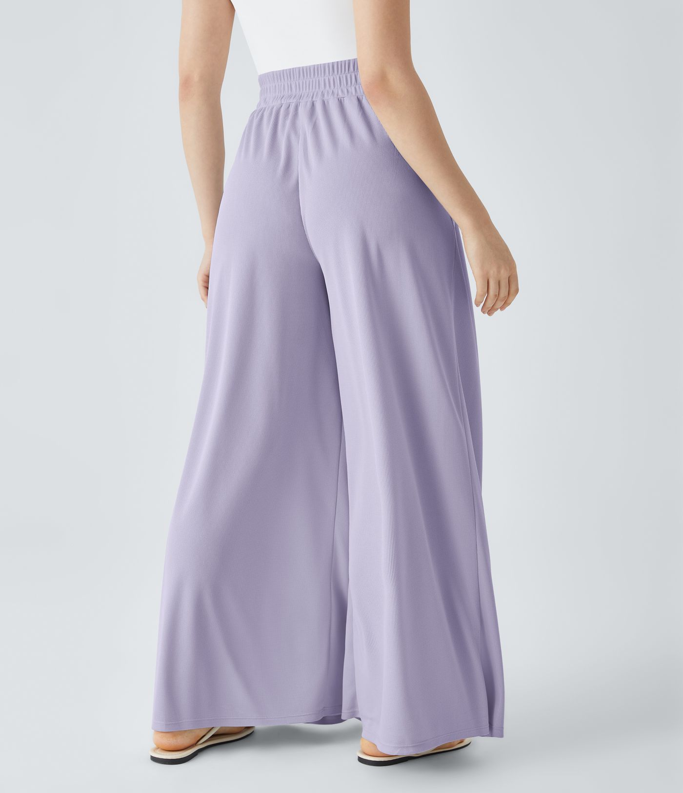 Fließende Palazzo-Hose mit hohem Bund, Seitentaschen, Waffelstruktur und weitem Bein