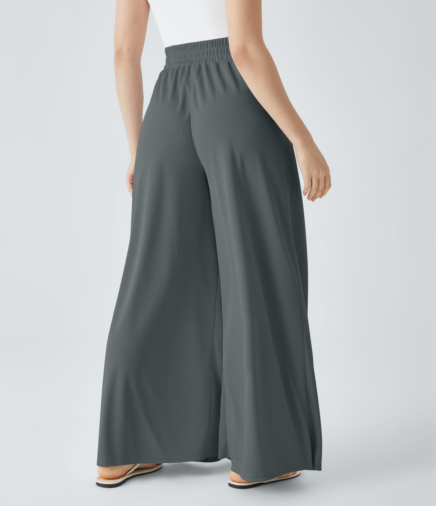 Fließende Palazzo-Hose mit hohem Bund, Seitentaschen, Waffelstruktur und weitem Bein