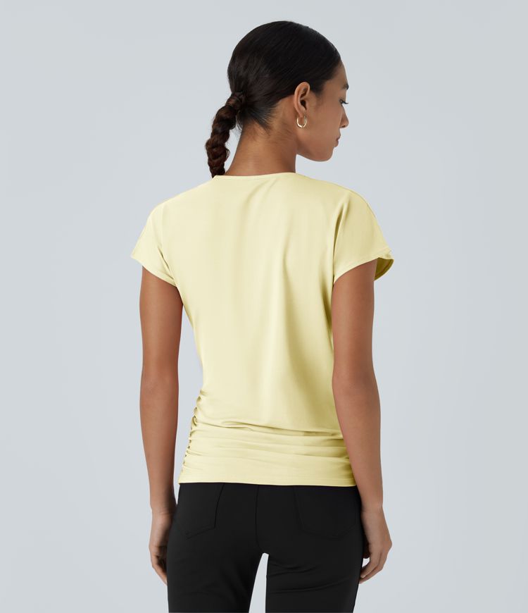 V-hals werkblouse met korte mouwen, overslag, gerimpeld, effen