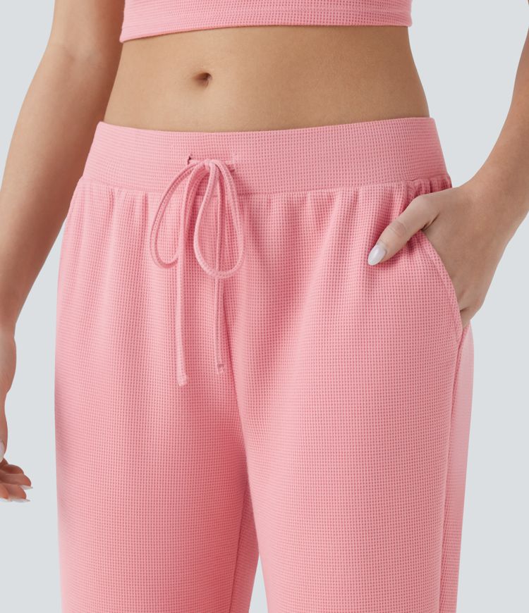 Pantalón descanso tiro bajo cordón bolsillo lateral entallado gofre