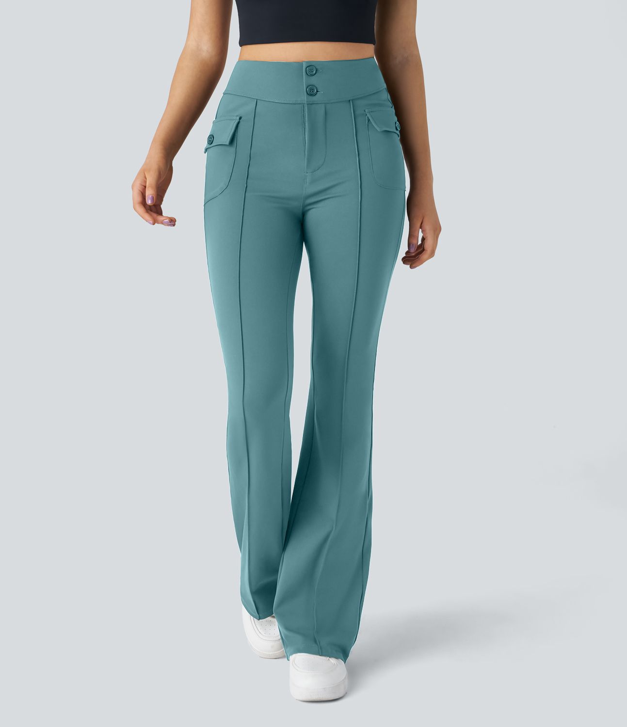 Pantalón cargo acampanado bolsillo solapa lateral botón tiro alto