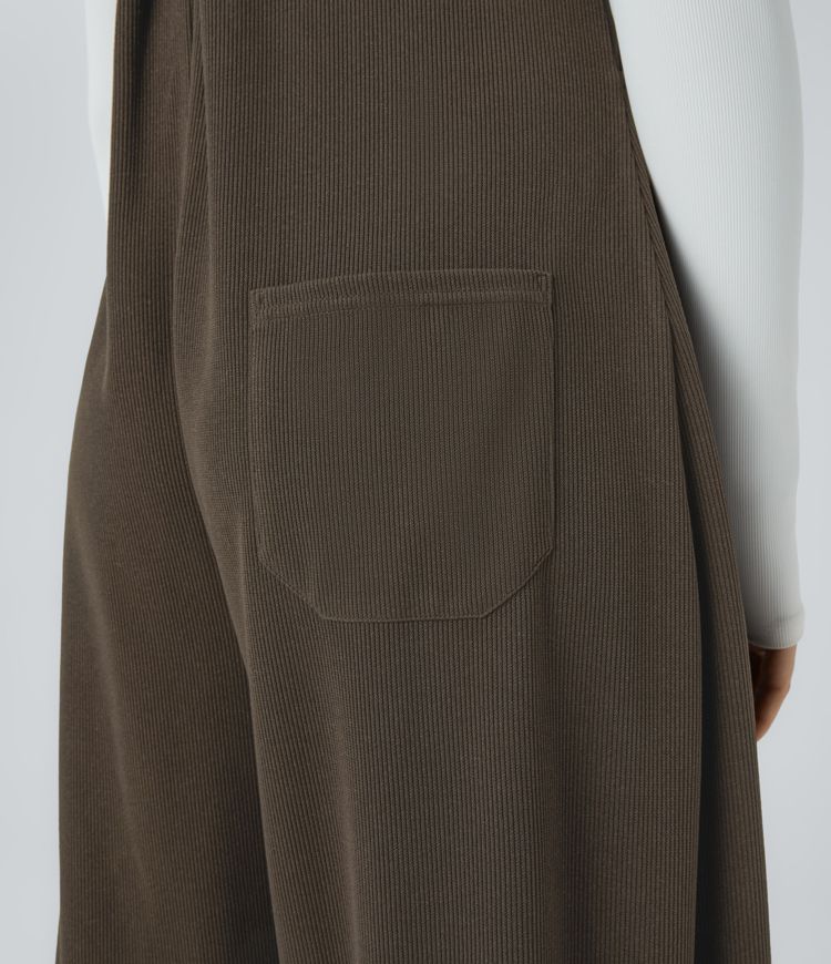 Ribbed bib Adjustable straps Multiple pockets Pleated casual overall