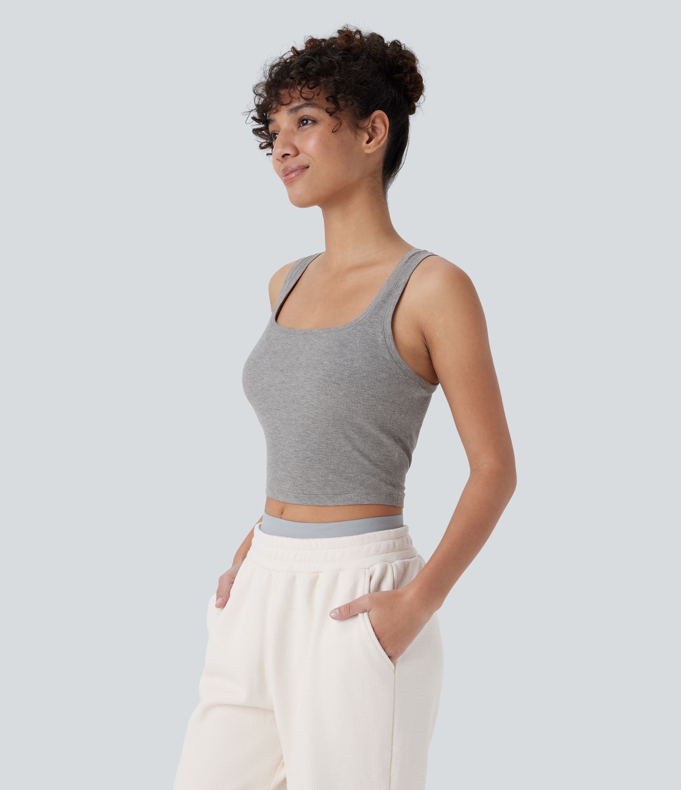 Hautfreundliches, hochelastisches, geripptes Strick-Lounge-Tanktop mit U-Ausschnitt und schmalem Schnitt