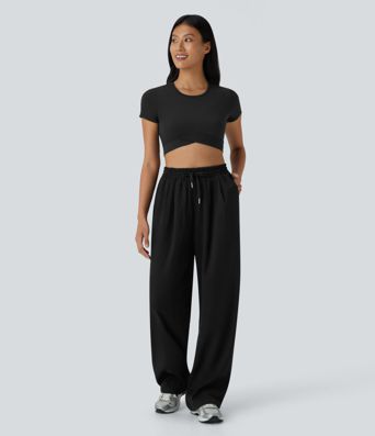 Top sportivo corto SoftlyZero™ con bordo incrociato