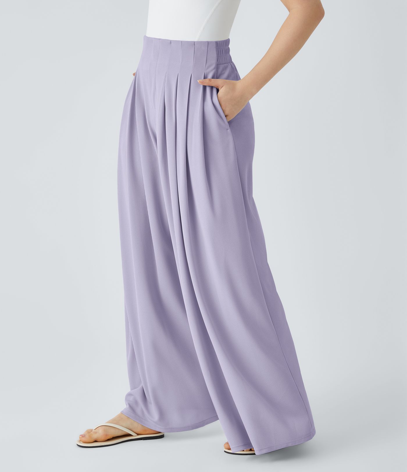 Fließende Palazzo-Hose mit hohem Bund, Seitentaschen, Waffelstruktur und weitem Bein