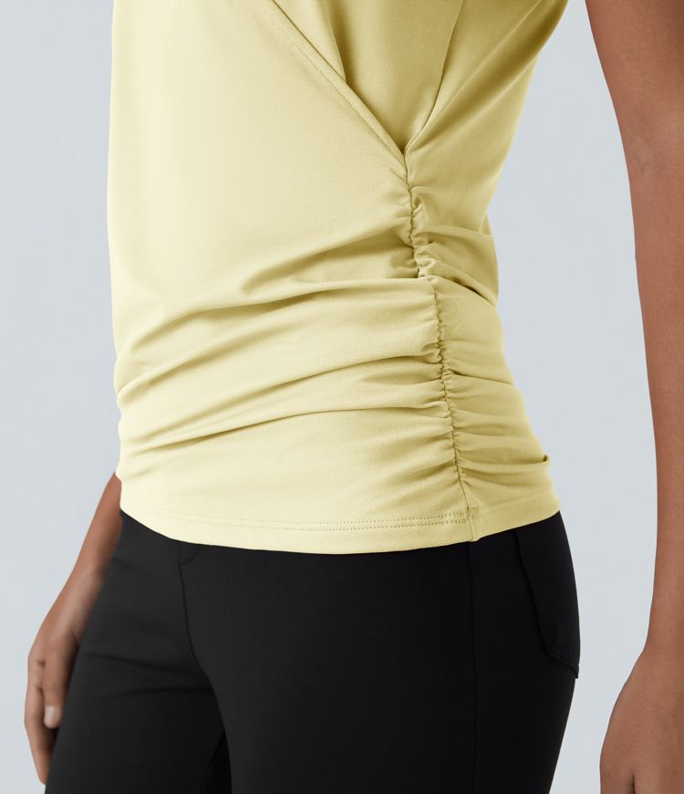 V-hals werkblouse met korte mouwen, overslag, gerimpeld, effen