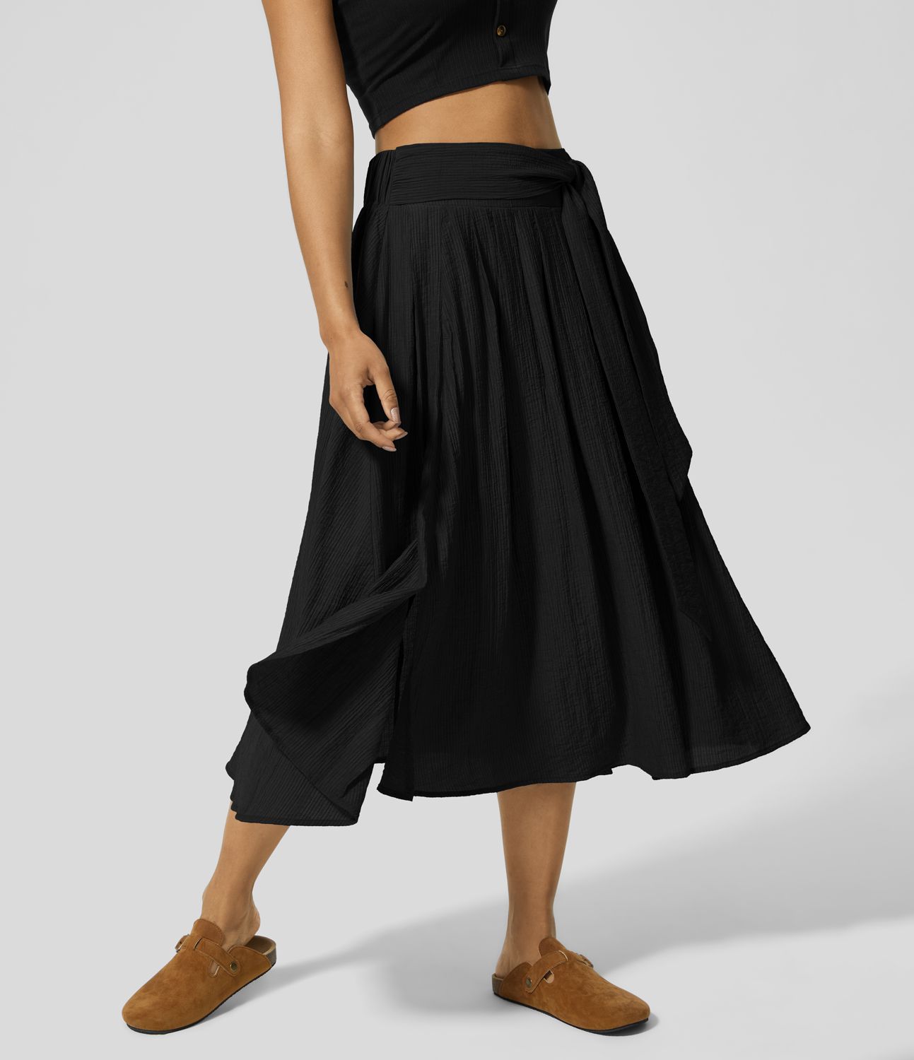 Hoch taillierter, lässiger Flowy Midirock mit Seitentaschen, Schlitz und Knoten vorne