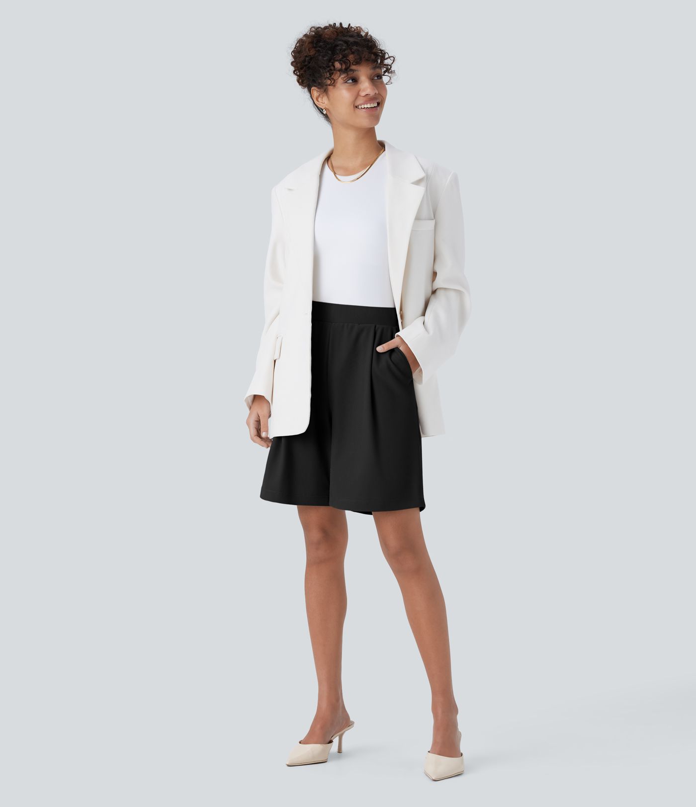 Short Bermuda Tailleur Fluide sculptant taille haute en maille gaufrée avec poches latérales