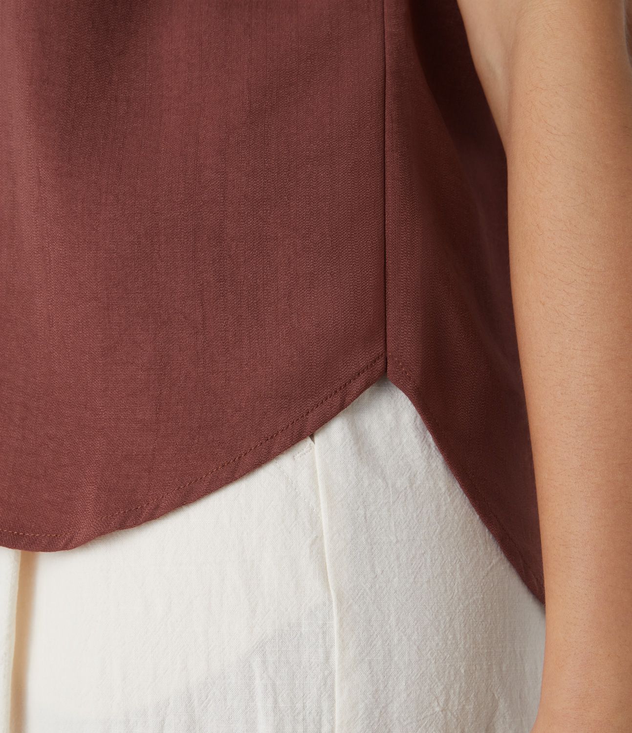 HENRY NECK HI-LOW CURVE BOTTOM CASUAL LINEN FEEL BLOUSE