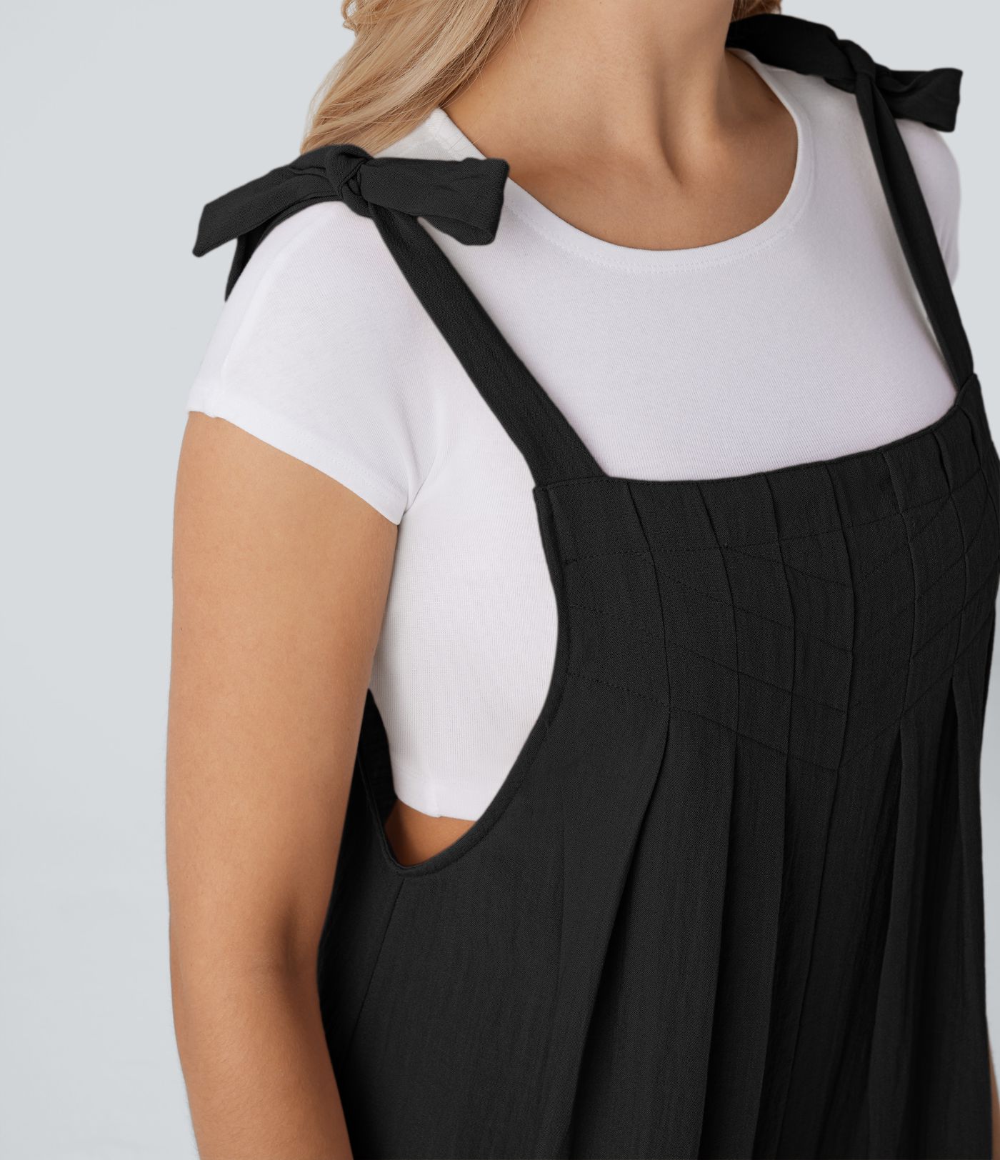 Lässige, fließende Latzhose im Leinen-Look mit Seitentaschen und verstellbaren Trägern