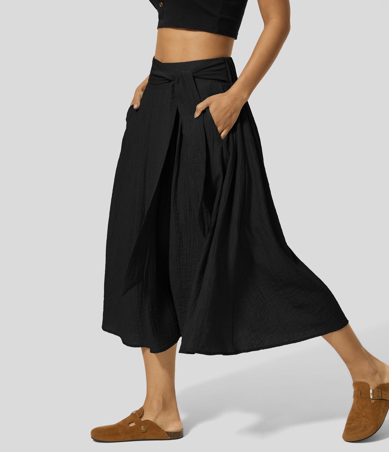 Hoch taillierter, lässiger Flowy Midirock mit Seitentaschen, Schlitz und Knoten vorne