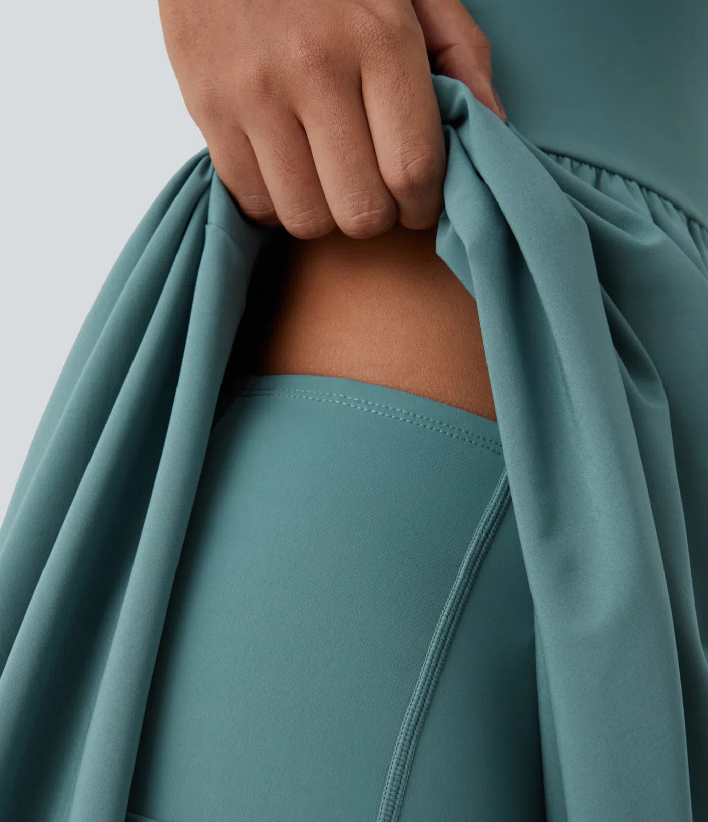 Breezeful™ Rückenfreies, lässiges, 2-teiliges Flowy-Midikleid mit Seitentaschen und asymmetrischem Crossover-Saum, schnell trocknend