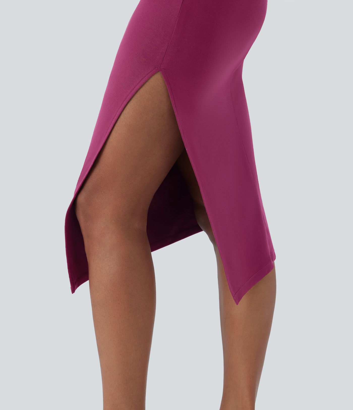 Gerafftes, lässiges Midikleid mit Wasserfallausschnitt, Flügelärmeln und Schlitz