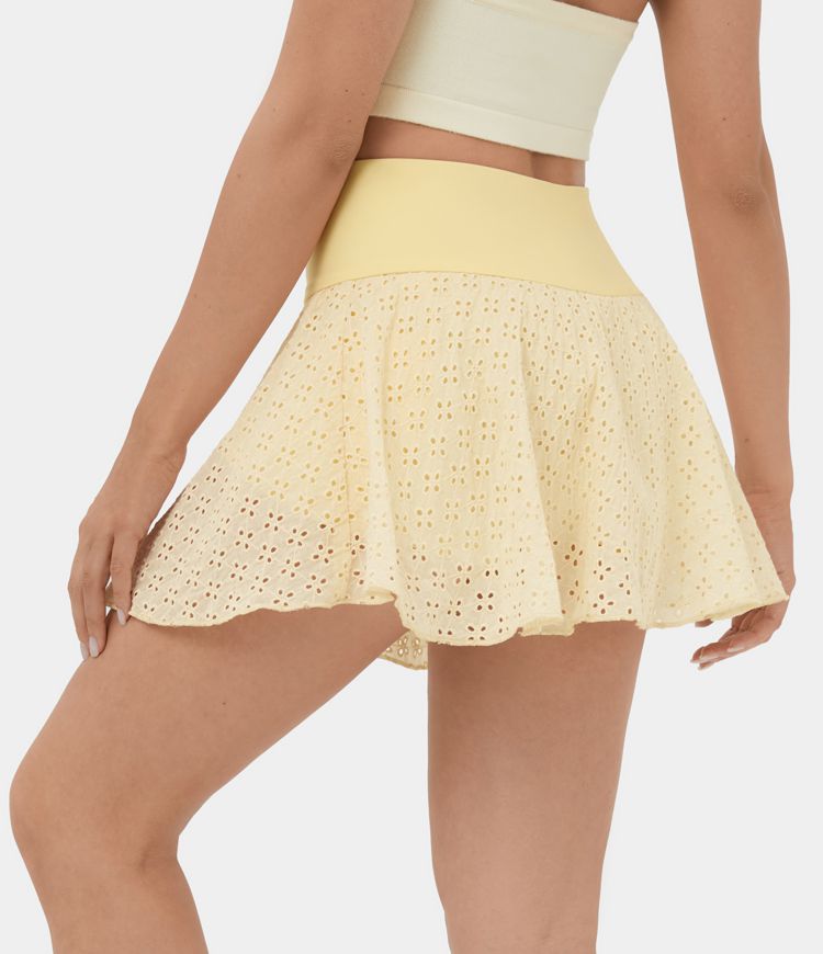 Falda casual de corte mini y acampanada con jacquard y corte lateral, con cintura alta y bolsillos laterales.