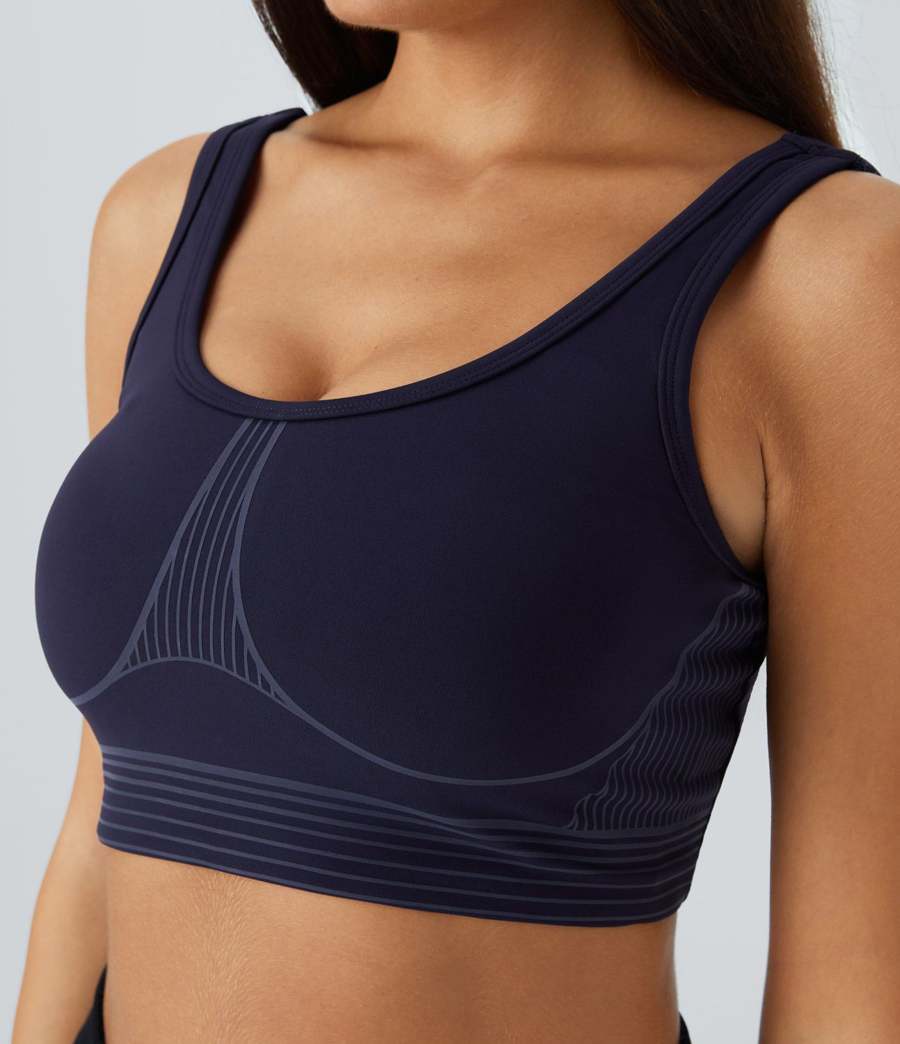 SpeedWave™ 중간 지지력 U넥 백리스 스트라이프 퀵드라이 운동용 스포츠 브라